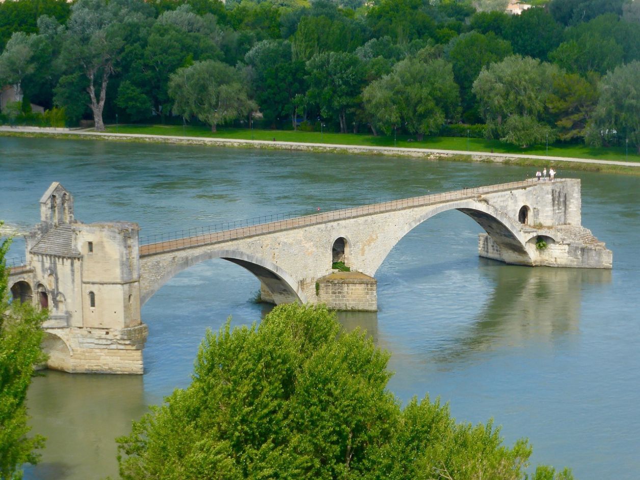 Le Pont d'Avignon : une prouesse technique et historique